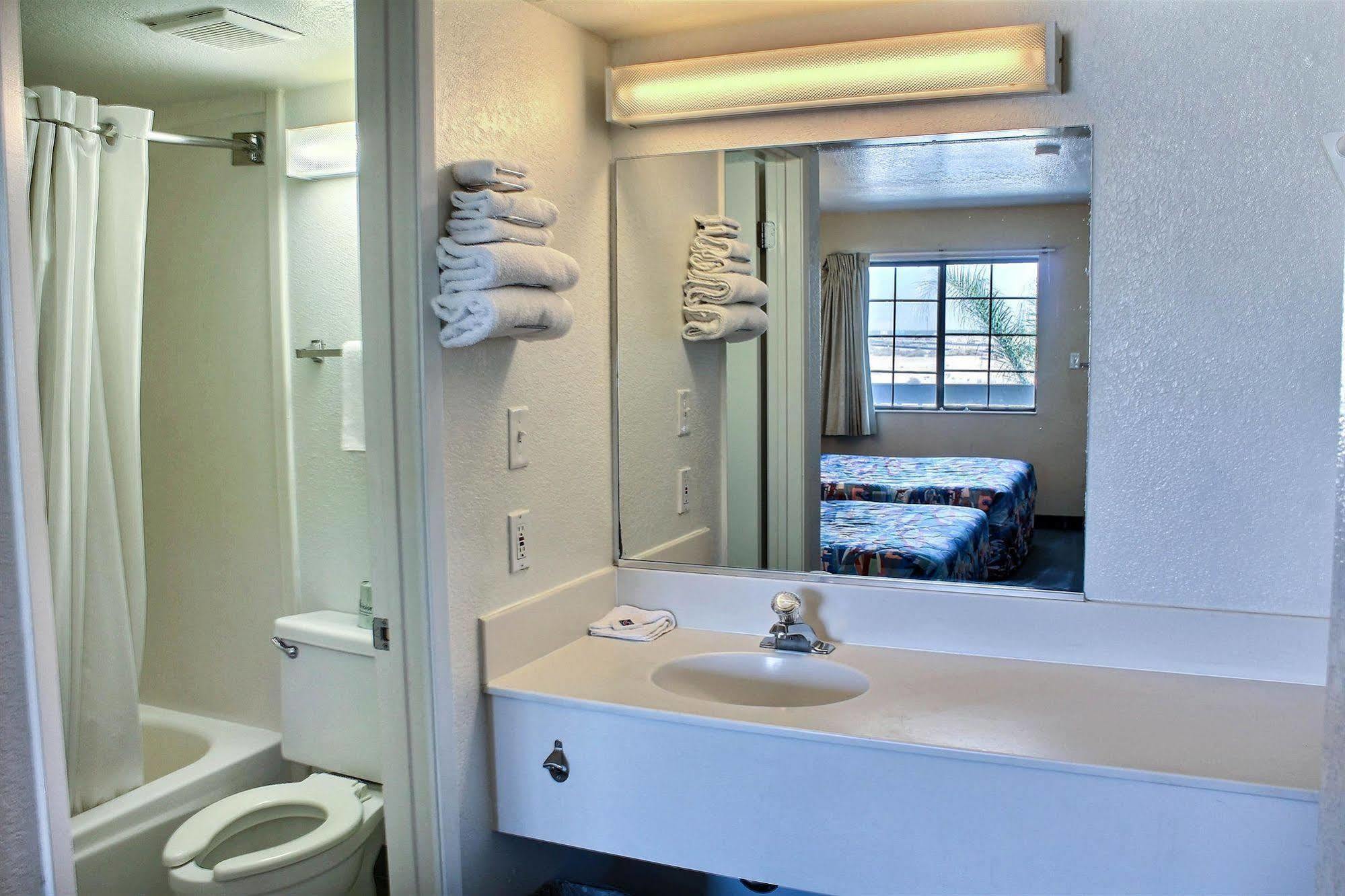 Vagabond Inn Buttonwillow North I-5 מראה חיצוני תמונה